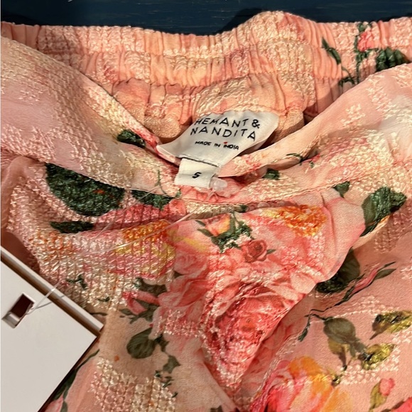 Hemant and nandita skirt - Picture 2 of 3